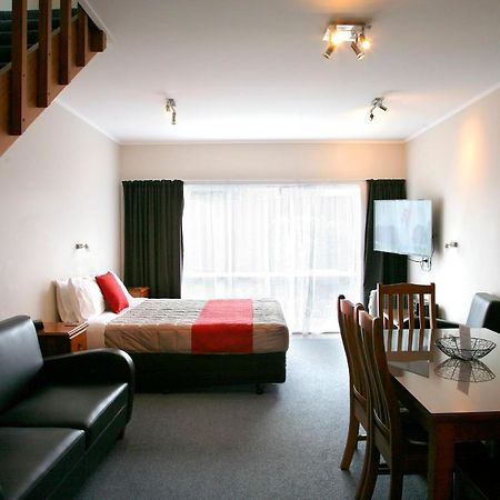 Touchwood Motor Lodge Pukekohe ภายนอก รูปภาพ