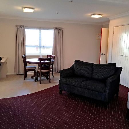 Touchwood Motor Lodge Pukekohe ภายนอก รูปภาพ