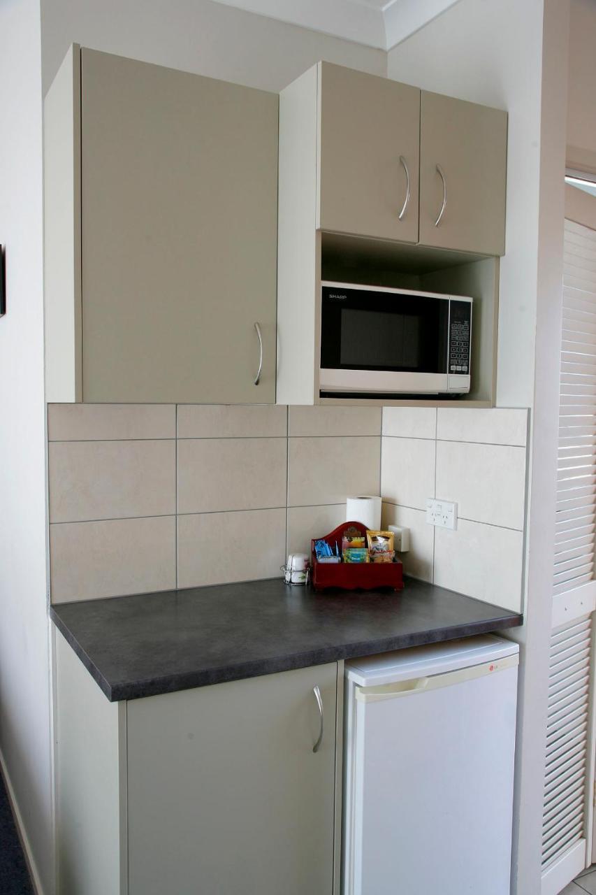 Touchwood Motor Lodge Pukekohe ภายนอก รูปภาพ