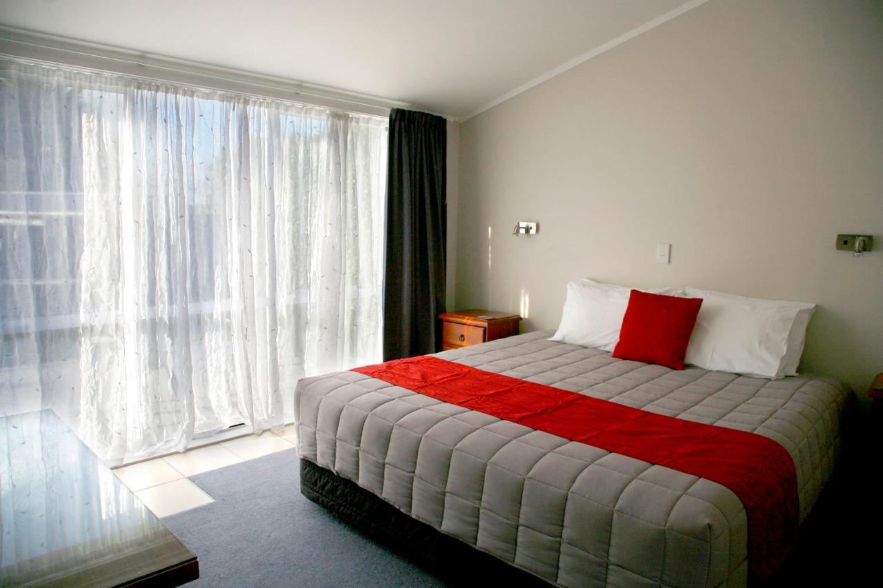 Touchwood Motor Lodge Pukekohe ภายนอก รูปภาพ