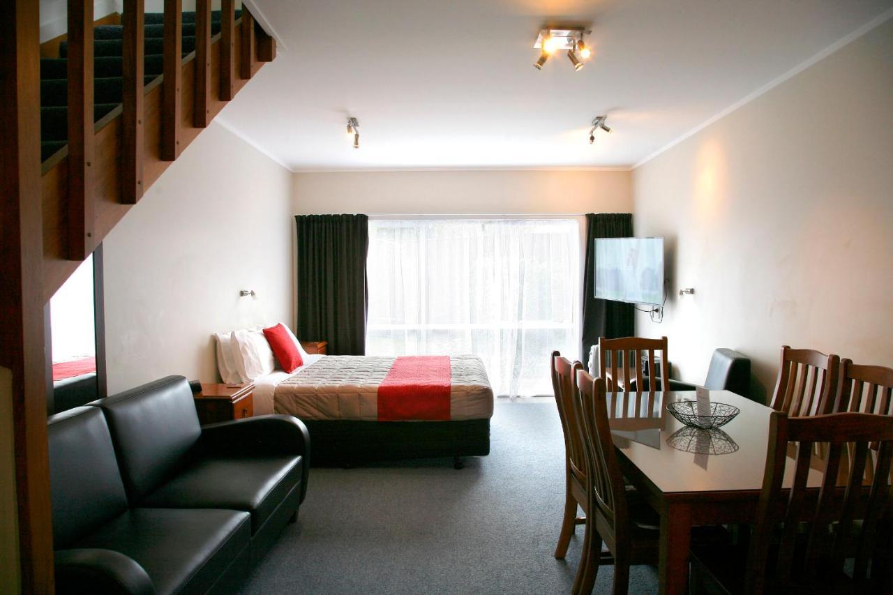 Touchwood Motor Lodge Pukekohe ภายนอก รูปภาพ