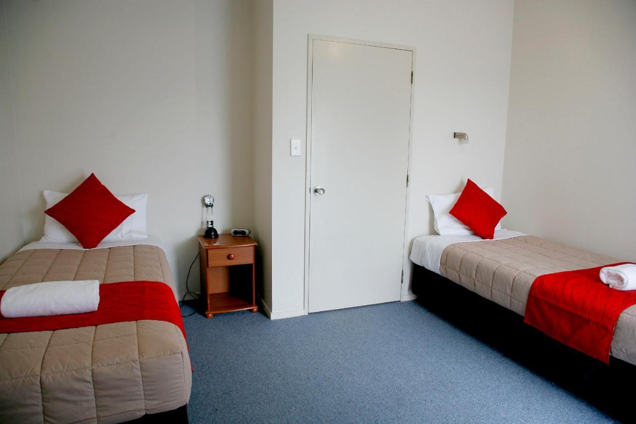 Touchwood Motor Lodge Pukekohe ภายนอก รูปภาพ