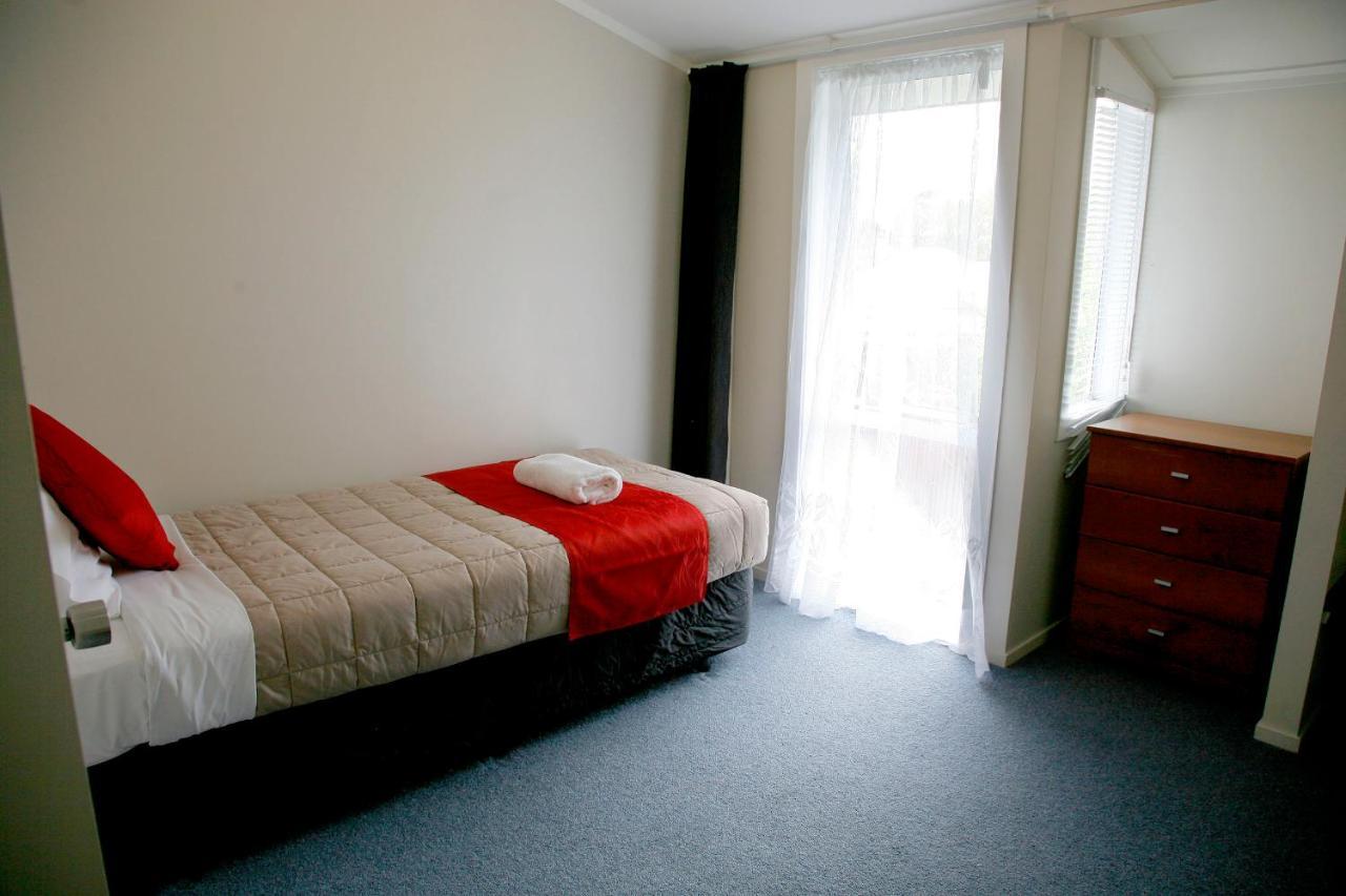 Touchwood Motor Lodge Pukekohe ภายนอก รูปภาพ