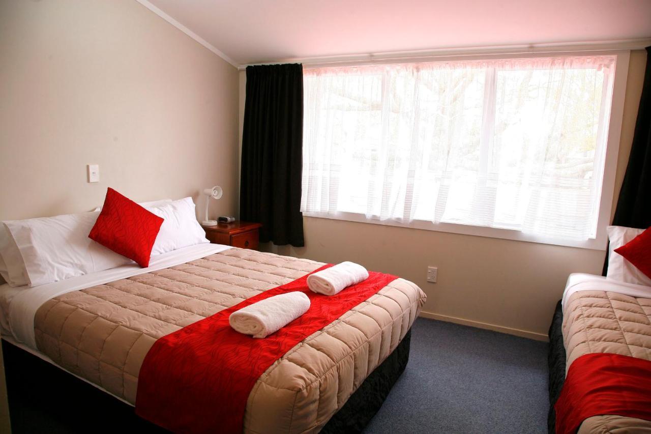 Touchwood Motor Lodge Pukekohe ภายนอก รูปภาพ