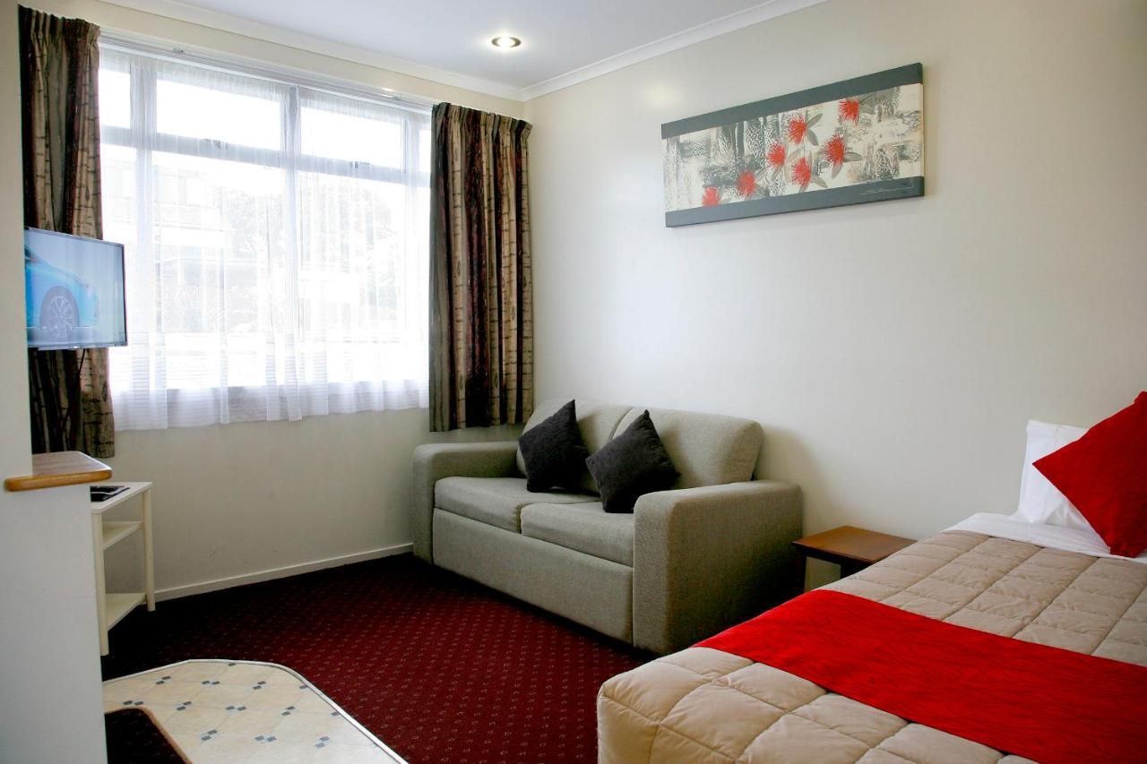 Touchwood Motor Lodge Pukekohe ภายนอก รูปภาพ