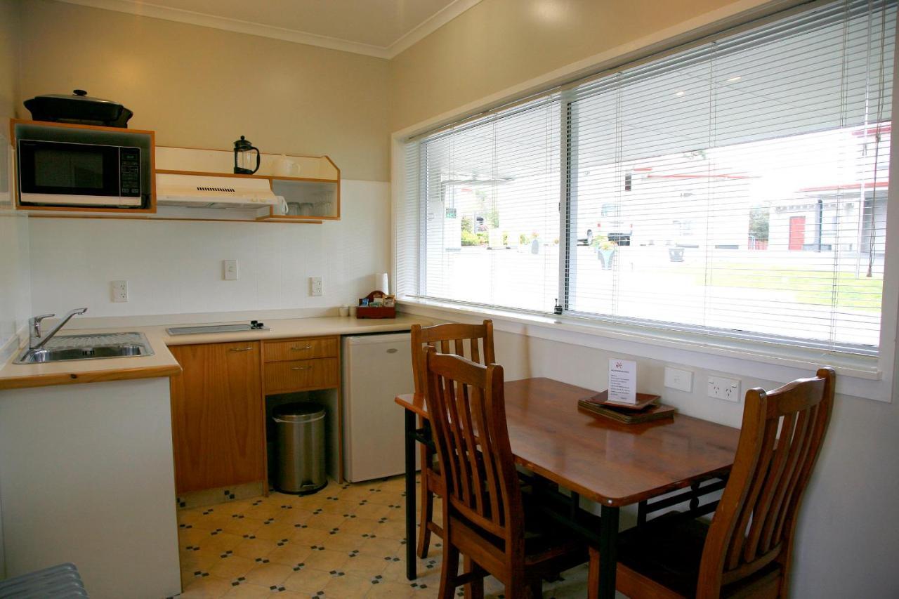 Touchwood Motor Lodge Pukekohe ภายนอก รูปภาพ