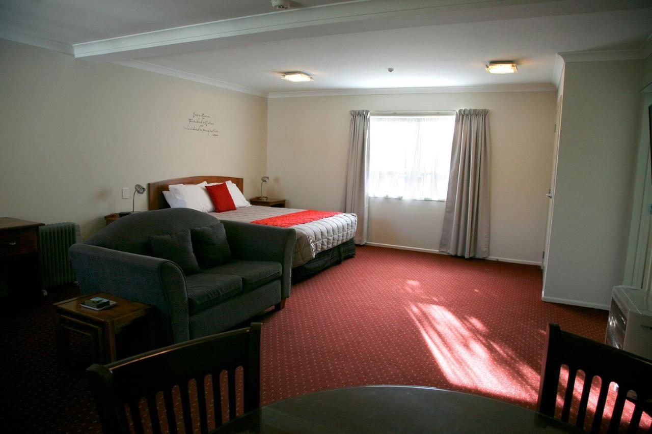Touchwood Motor Lodge Pukekohe ภายนอก รูปภาพ