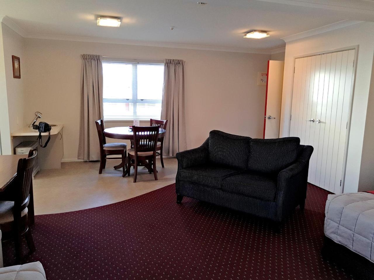 Touchwood Motor Lodge Pukekohe ภายนอก รูปภาพ