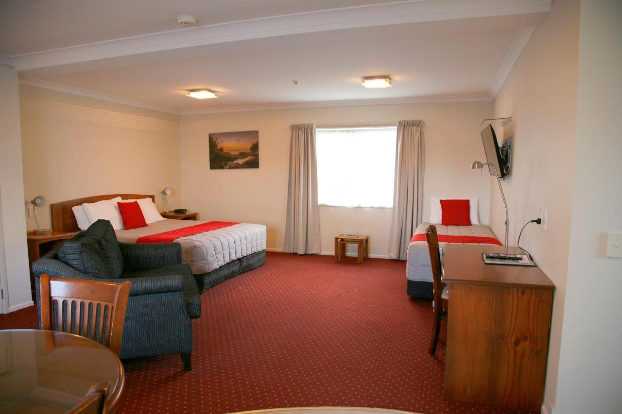 Touchwood Motor Lodge Pukekohe ภายนอก รูปภาพ