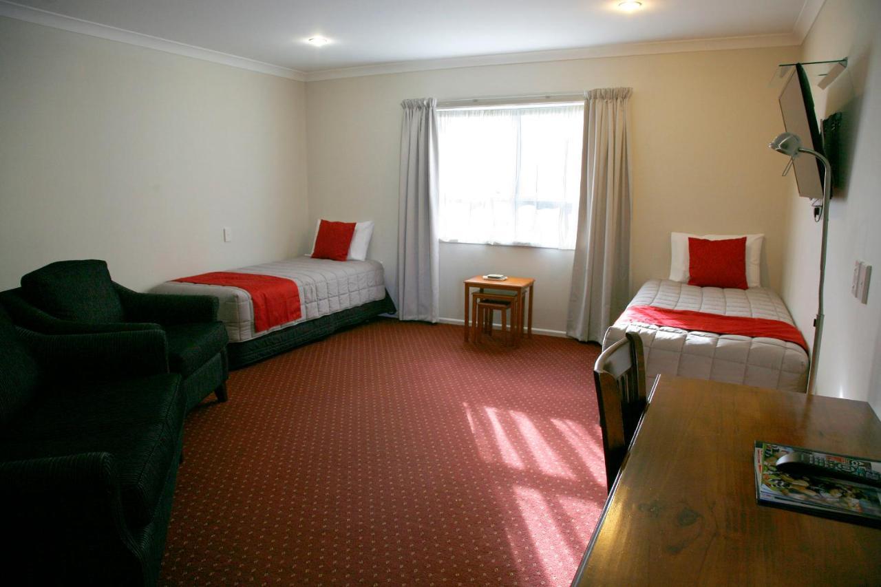 Touchwood Motor Lodge Pukekohe ภายนอก รูปภาพ